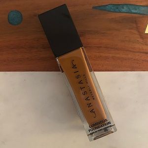 Anastasia Beverly Hills Luminous Foundation | 470C